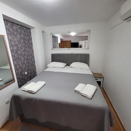 Guest Accomodation Zura Apartment Skradin Exterior photo