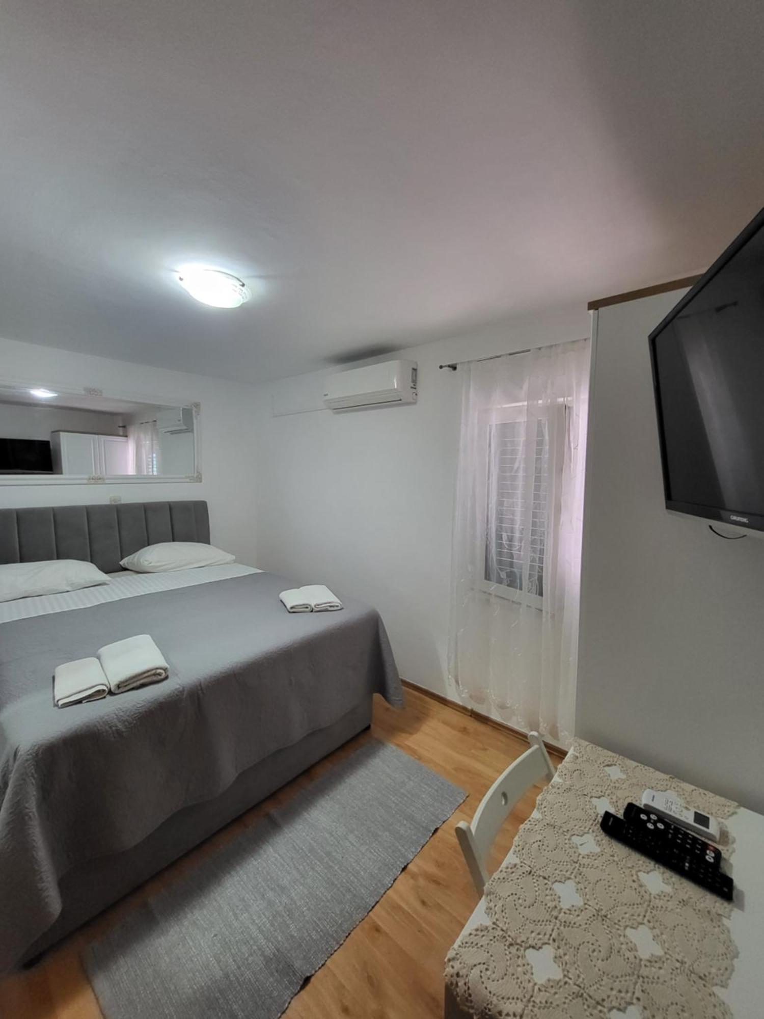 Guest Accomodation Zura Apartment Skradin Exterior photo